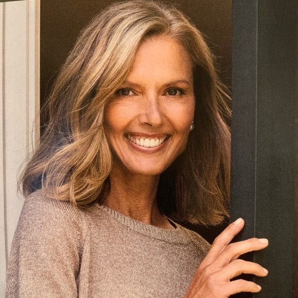 🦋Heidi’s Closet🦋 - Picture 1 of 2